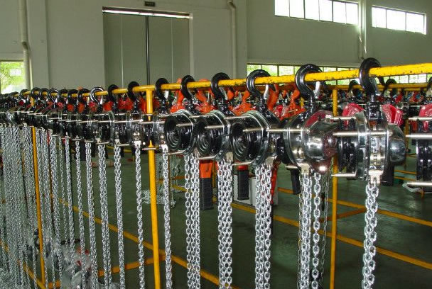 冠航手動葫蘆裝配車間一角